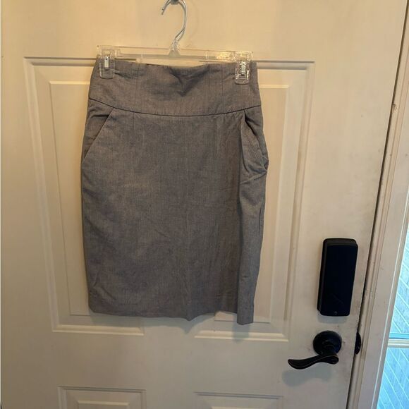 Banana Republic Gray Knee-Length Pencil Skirt with POCKETS - Picture 2 of 4